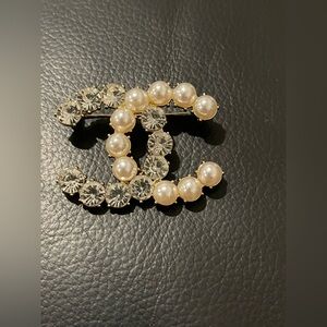 Fashion Jewelry Gold Pearl and Crystal Brooch